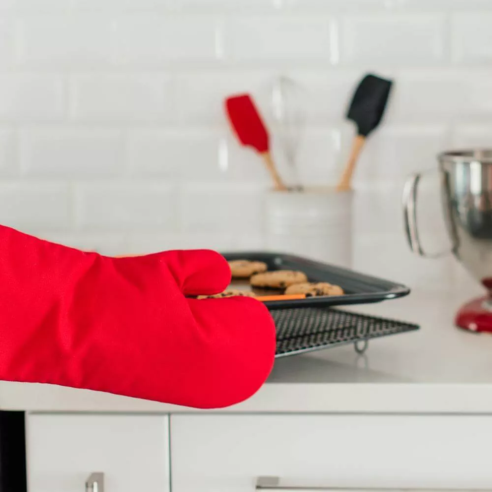Le Creuset Cerise Full Colour Oven Mitt